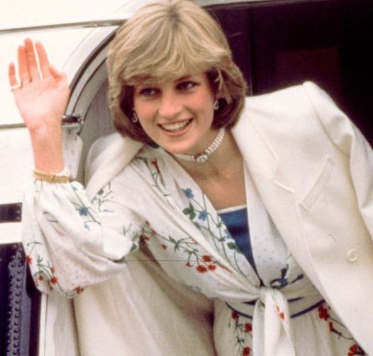 “Rare photos of Princess Diana revealed for the first time!”